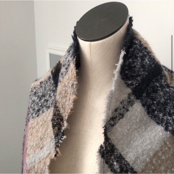 Pretty & Soft Shawl Wrap Scarf - Picture 4 of 8